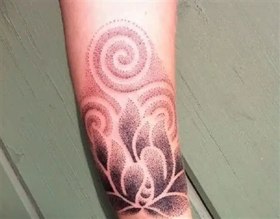 Cos'è un tatuaggio puntinismo?