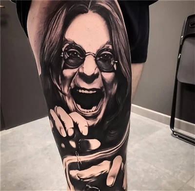 Capisci la sua espressione per questo tatuaggio