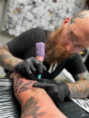 Quale significato religioso e sociale unico contiene la cultura del tatuaggio...